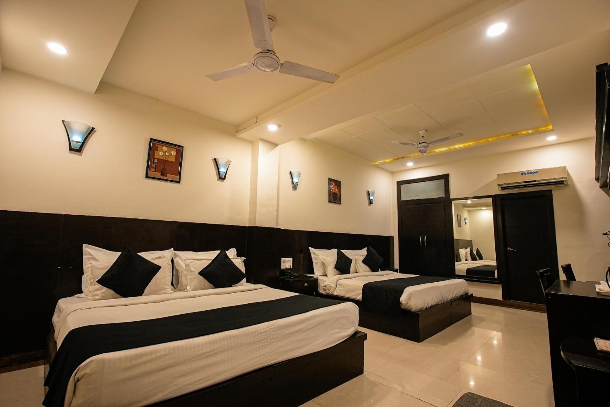 Dazzling East Gate Hotel Agra  Ngoại thất bức ảnh